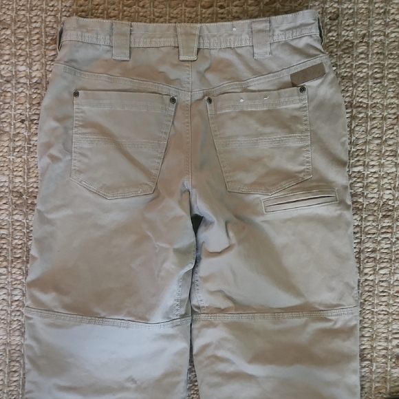 Cabela's Khaki Men's Cargo Pants - Picture 9 of 10